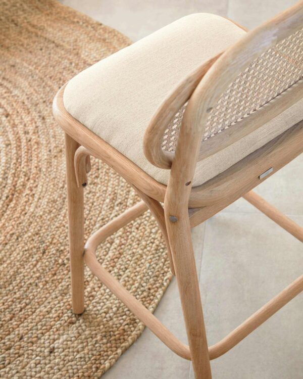 Taburete Doriane madera maciza roble acabado natural y asiento de tela 65cm FSC Mix Credit