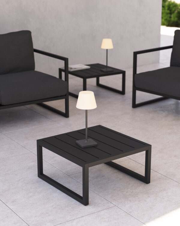 Lámpara de mesa de exterior Aluney con acabado pintado negro