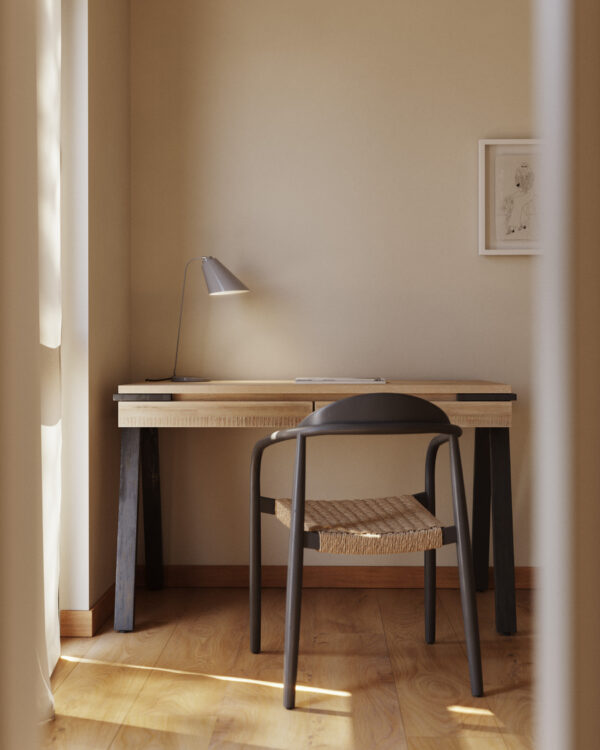 Lámpara de mesa Tipir de acero con acabado gris