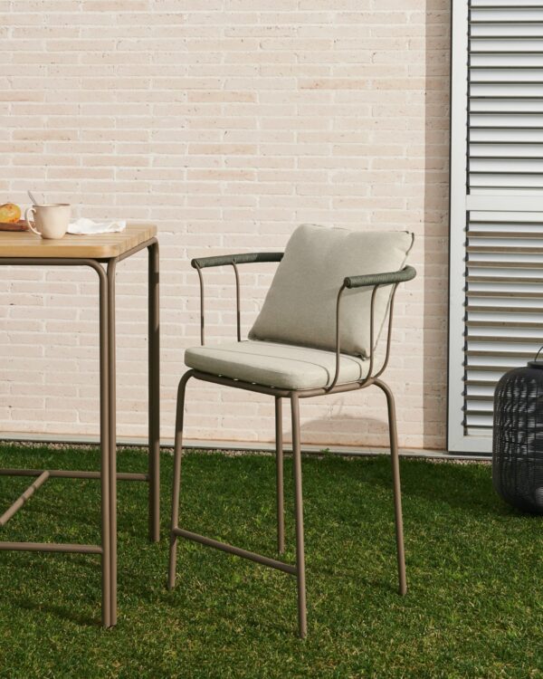 Taburete apilable Salguer de cuerda y acero con acabado pintado marrón 66 cm