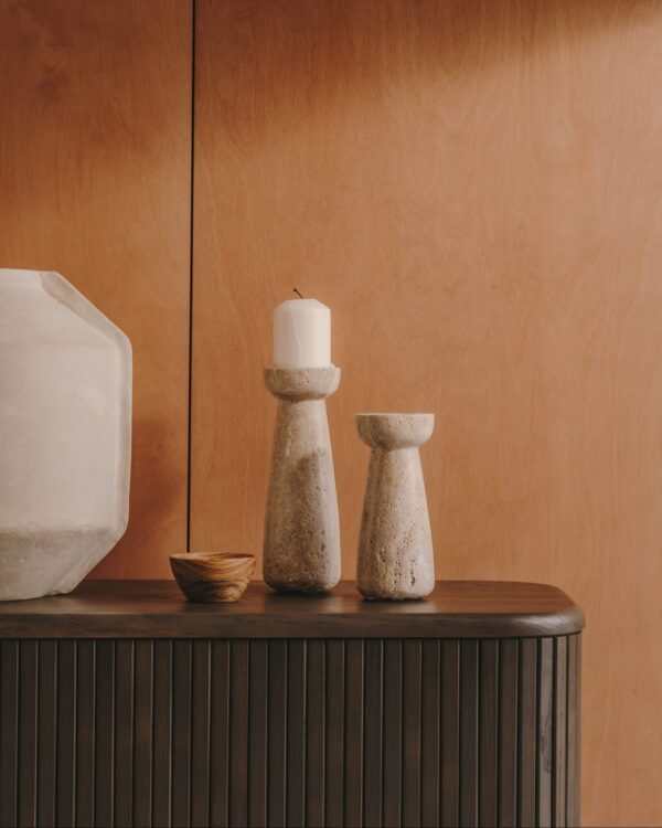 Candelabro pequeño Magan de travertino beige