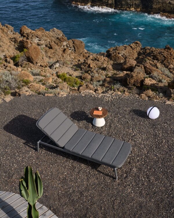 Lámpara de mesa de exterior Dinesh con asa de acero negro
