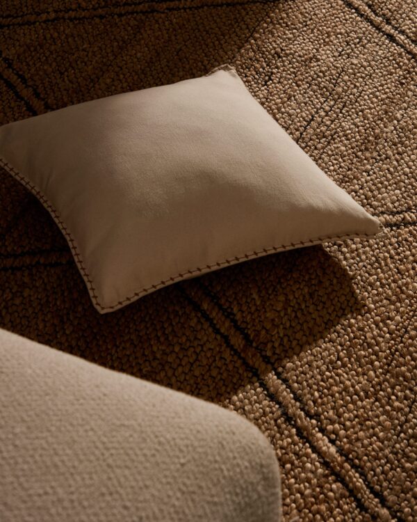 Funda de cojín Rakira 100% algodón beige con bordado mostaza 45 x 45 cm