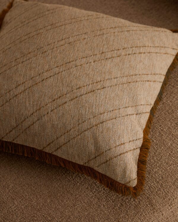 Funda de cojín Cral jacquard algodón beige con flecos multicolor 45 x 45 cm
