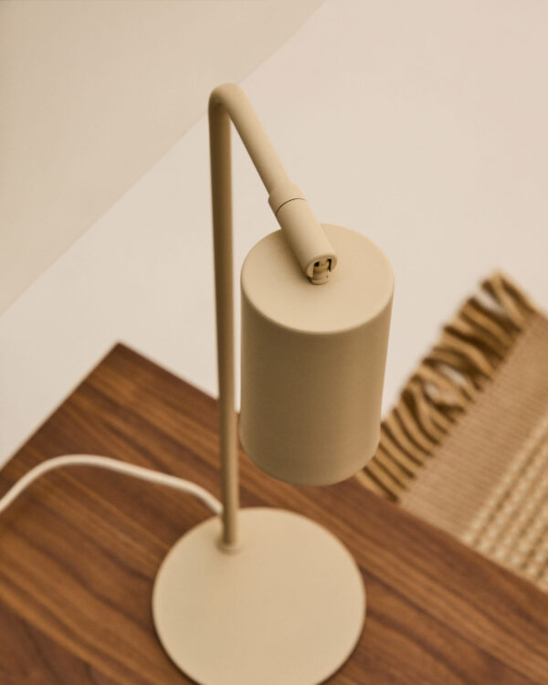Lámpara de escritorio Manie de metal con acabado texturizado beige