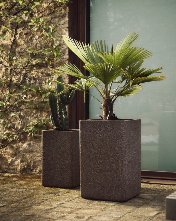 Set Minoa de 2 maceteros altos de efecto piedra marrón 44 x 44 cm