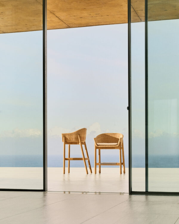 Taburete Galea de madera maciza de teca y ratán sintético 65 cm FSC 100%