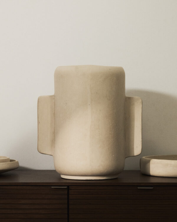 Jarrón Mireni de papel maché beige 38 cm
