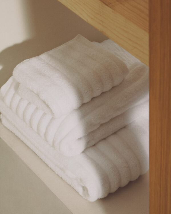 Toalla de baño Navira 100% algodón blanco 70 x 140 cm