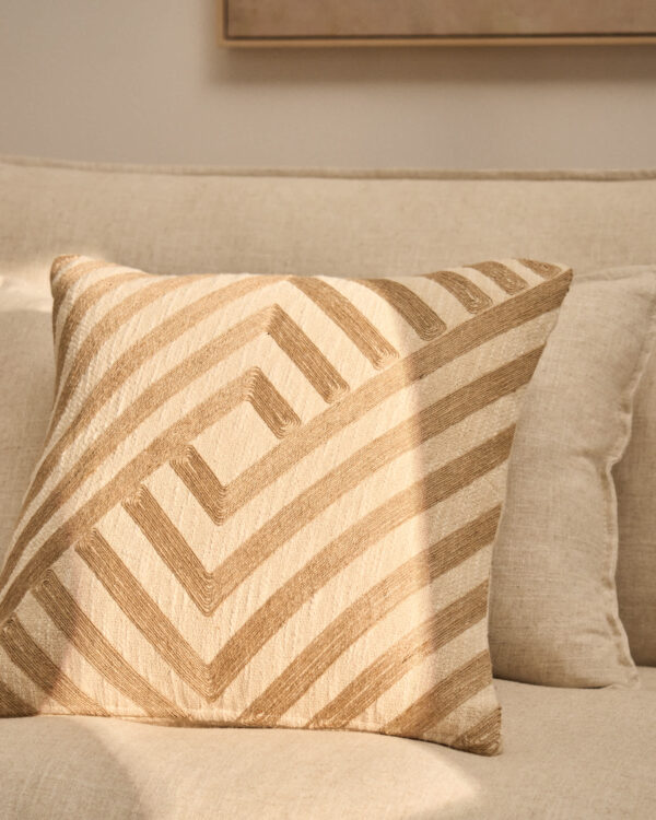Funda de cojín Silume de algodón color crudo con bordado en yute beige 45 x 45 cm