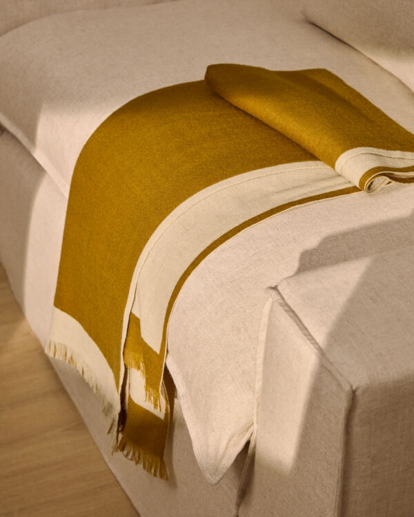 Manta Orlet de lana reversible mostaza y beige 130 x 170 cm