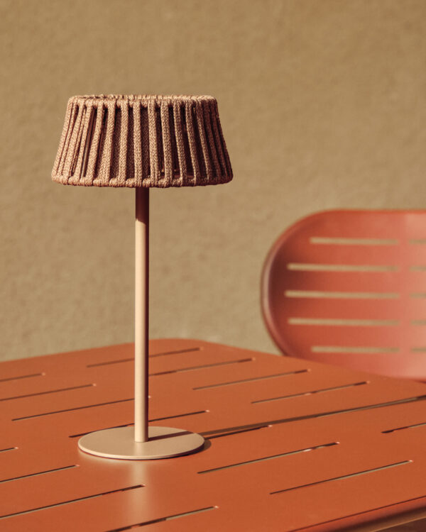 Lámpara de mesa solar para exterior Aldet de cuerda plana y pie de metal beige
