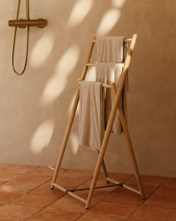 Toallero Roxana de madera maciza de teca 50 x 95 cm