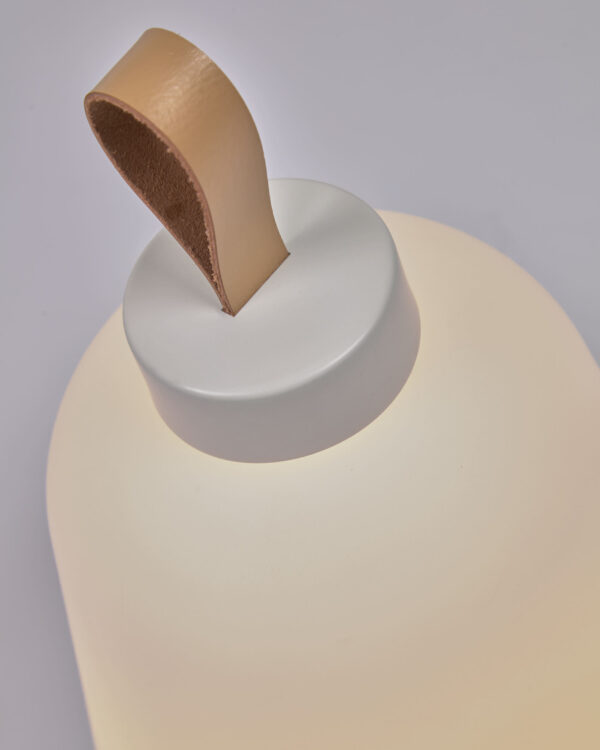 Lámpara de mesa exterior Udiya de polietileno y metal con acabado blanco