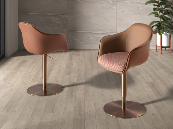 Silla giratoria tela marrón terracota y beige y polipiel marrón