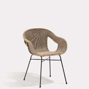 Silla apilable Eltiera de ratán sintético y estructura de acero negro