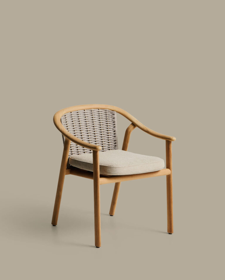 Silla apilable de exterior Elunda de madera maciza de teca FSC 100%