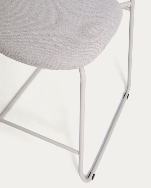 Taburete apilable Meli de chenilla beige y patas de metal beige FSC Mix Credit 65 cm