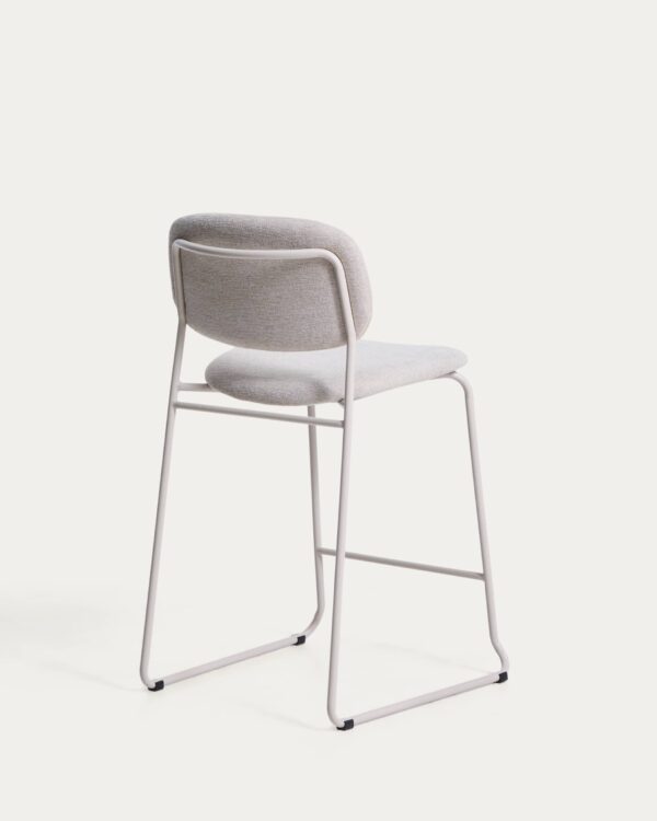 Taburete apilable Meli de chenilla beige y patas de metal beige FSC Mix Credit 65 cm