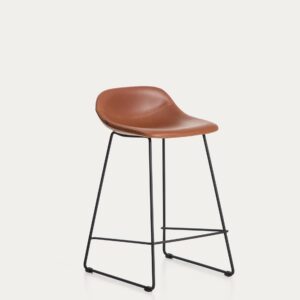 Taburete Zahara de poliuretano marrón y patas de acero con acabado negro 65 cm FSC 100%