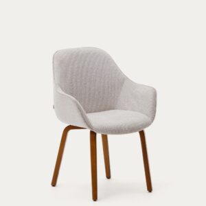 Silla Aleli de chenilla beige y patas de madera maciza de fresno con acabado nogal 