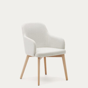Silla Nelida de chenilla beige y madera maciza de haya con acabado natural FSC 100%