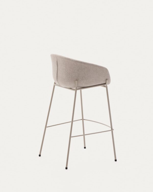 Taburete Yvette de chenilla beige y patas de acero con acabado beige altura 75 cm