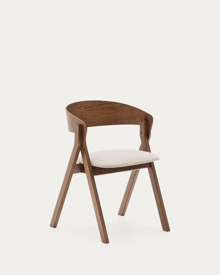 Silla Godia de chapa de fresno con acabado wengué y chenilla beige