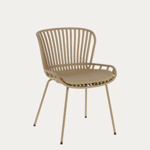 Silla Surpik con patas de acero con acabado beige
