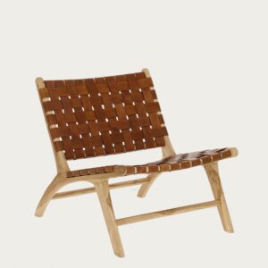 Sillón Calixta de piel y madera maciza de teca con acabado natural