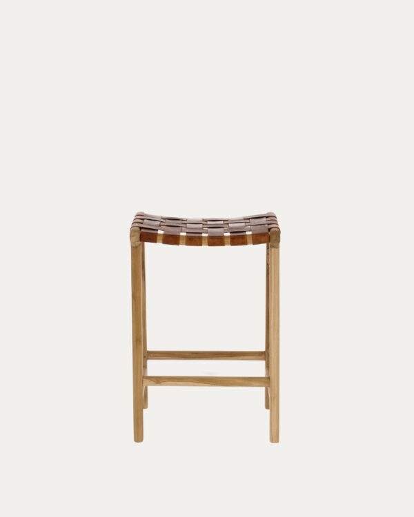 Taburete Calixta de piel y madera maciza de teca con acabado natural 67 cm