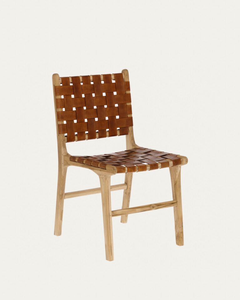 Silla Calixta de piel y madera maciza de teca con acabado natural