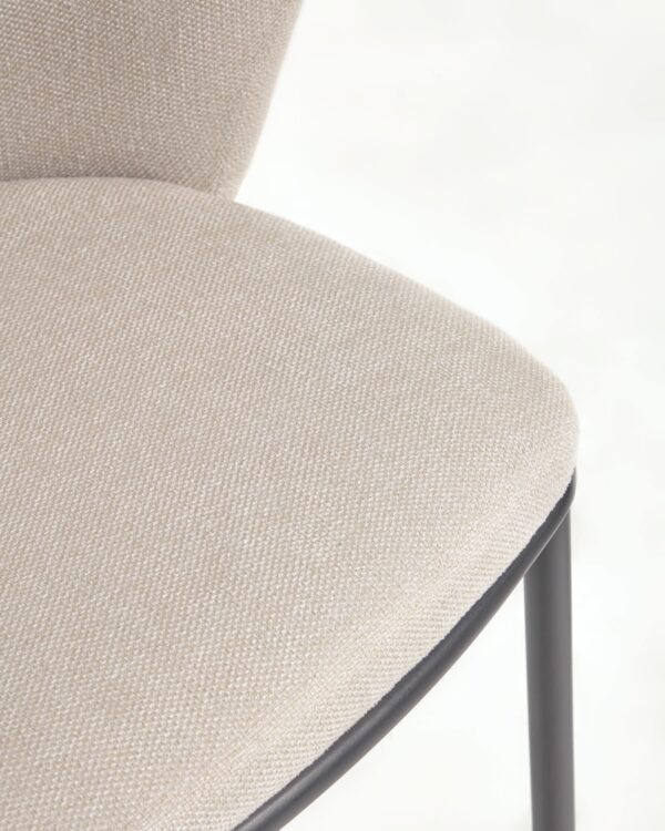Taburete Ciselia de chenilla beige y patas de acero negro altura 65 cm FSC Mix Credit