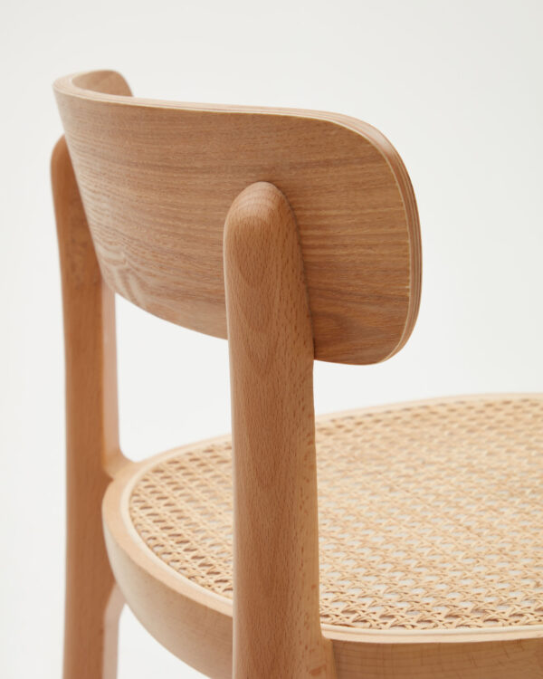 Taburete Romane de madera de haya acabado natural y chapa de fresno y ratán altura 75 cm