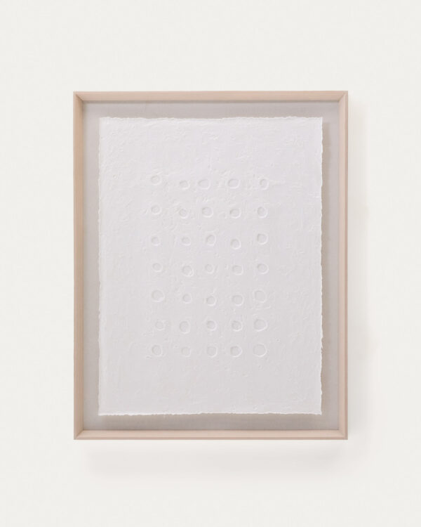 Cuadro abstracto Olvin de papel reciclado blanco con relieves hechos a mano 94 x 74 cm