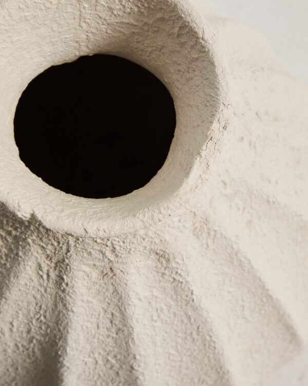 Jarrón Arquena de papel maché beige 46 cm