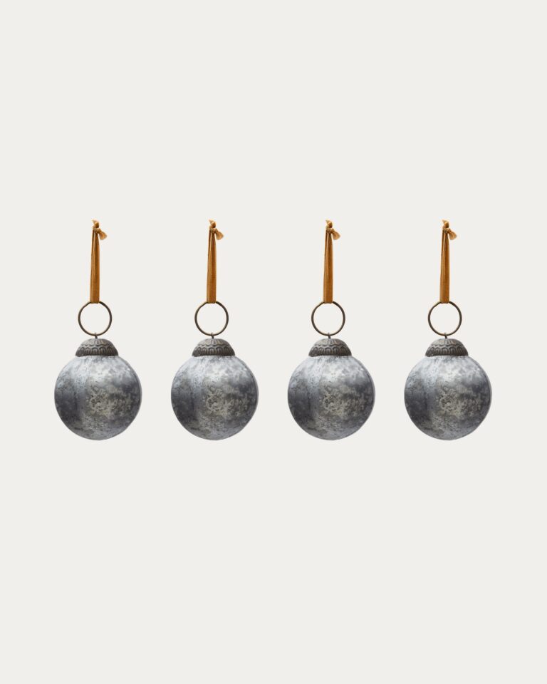Set Blama de 4 bolas colgantes decorativas de vidrio reciclado plateado Ø 6 cm