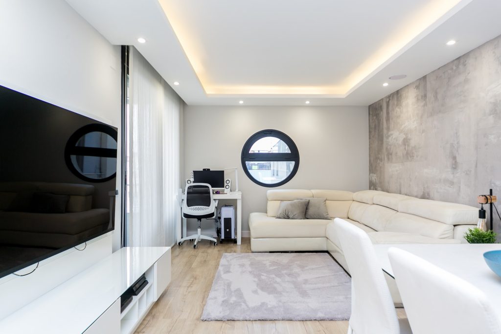 Cocina con península en vivienda