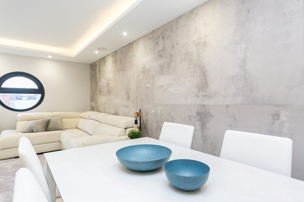 Cocina con península en vivienda
