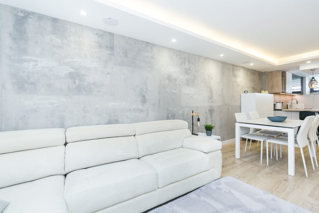 Cocina con península en vivienda