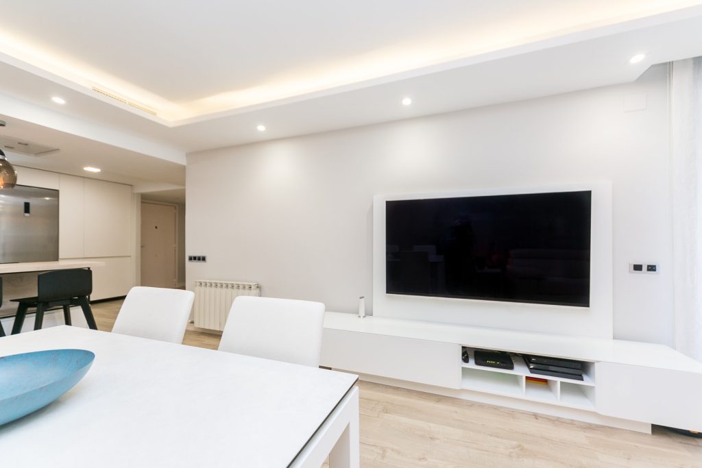 Cocina con península en vivienda