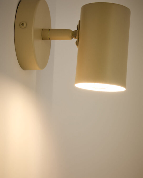Aplique de pared Manie de metal con acabado texturizado beige