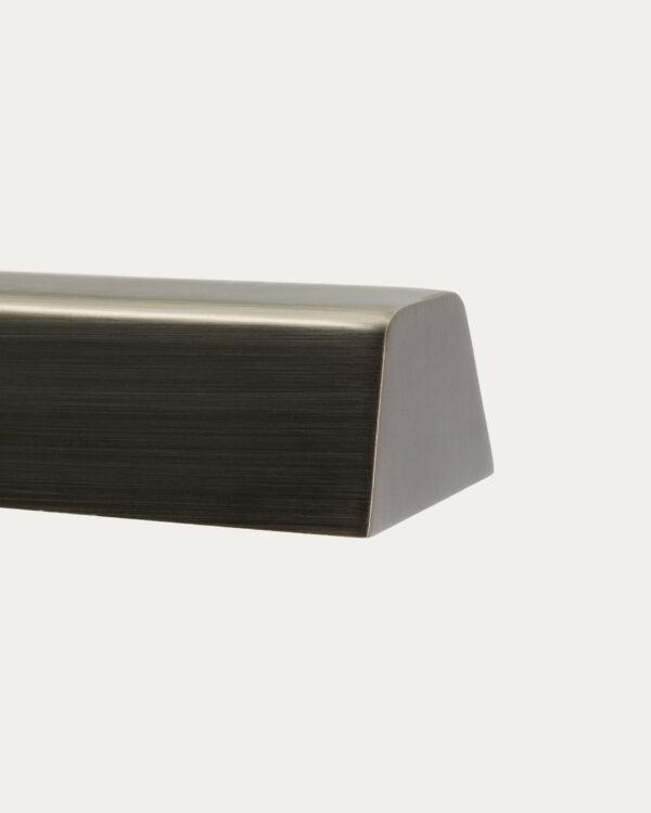 Lámpara de mesa Lynor de metal cepillado con base de mármol negro