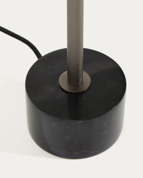 Lámpara de mesa Lynor de metal cepillado con base de mármol negro