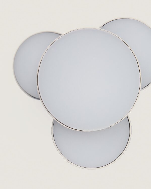 Lámpara de mesa LED portátil Adrina de metal gris claro con acabado cepillado