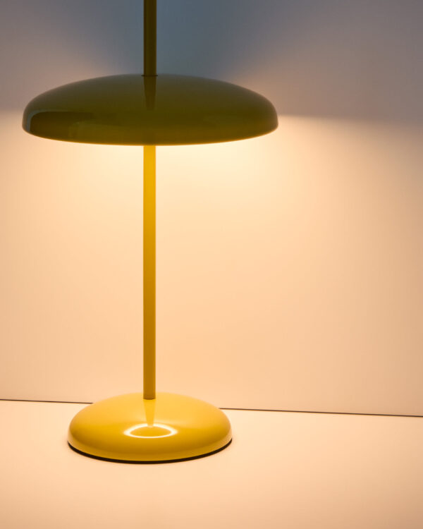 Lámpara de mesa portátil Porte de aluminio amarillo