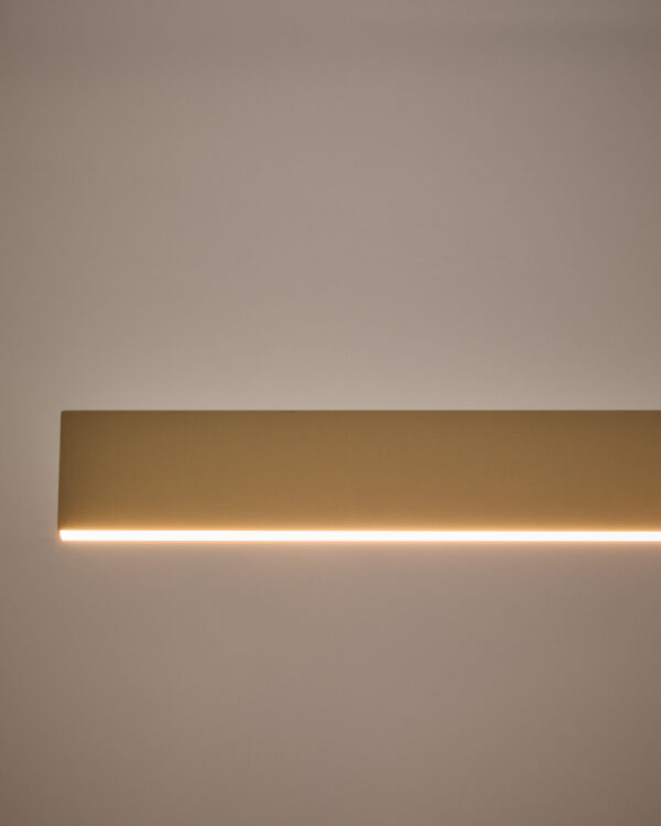 Lámpara de techo Boadella de aluminio con acabado pintado beige