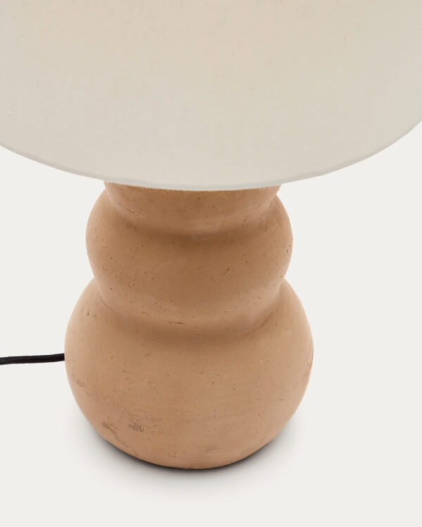 Lámpara de mesa Madsen de terracota y pantalla blanca