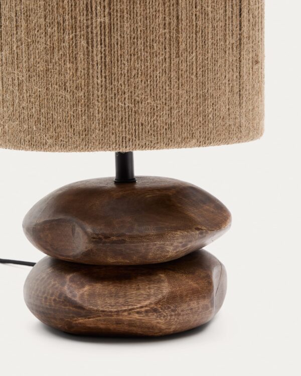 Lámpara de mesa Kor de madera de acacia con acabado oscuro y yute