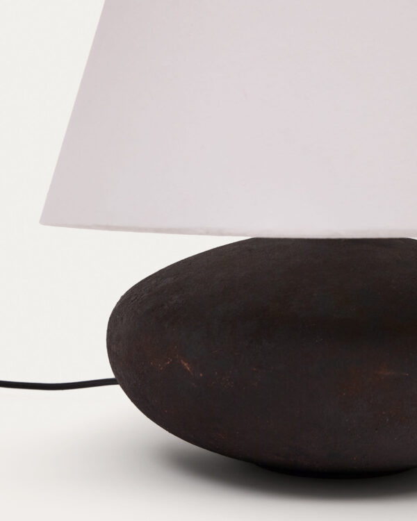 Lámpara de mesa Nessi de metal con acabado efecto terracota negro